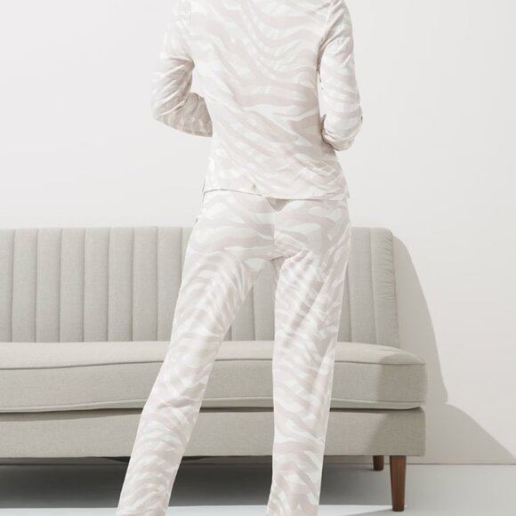 NWOT L Soma Weekend Sunday Graceful Zebra Grand Gray Lounge Top and Pant - Picture 4 of 8